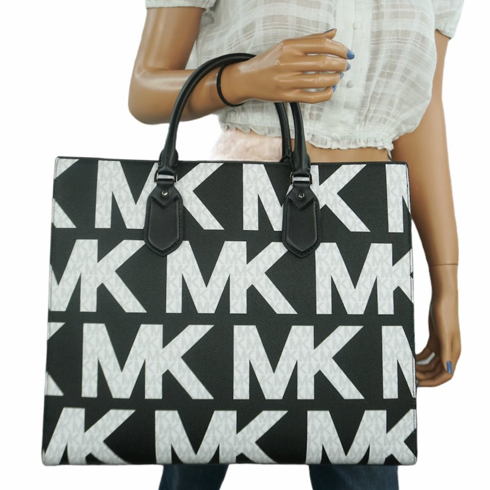 Michael Kors Graphic LG Logo Tote MK White Black